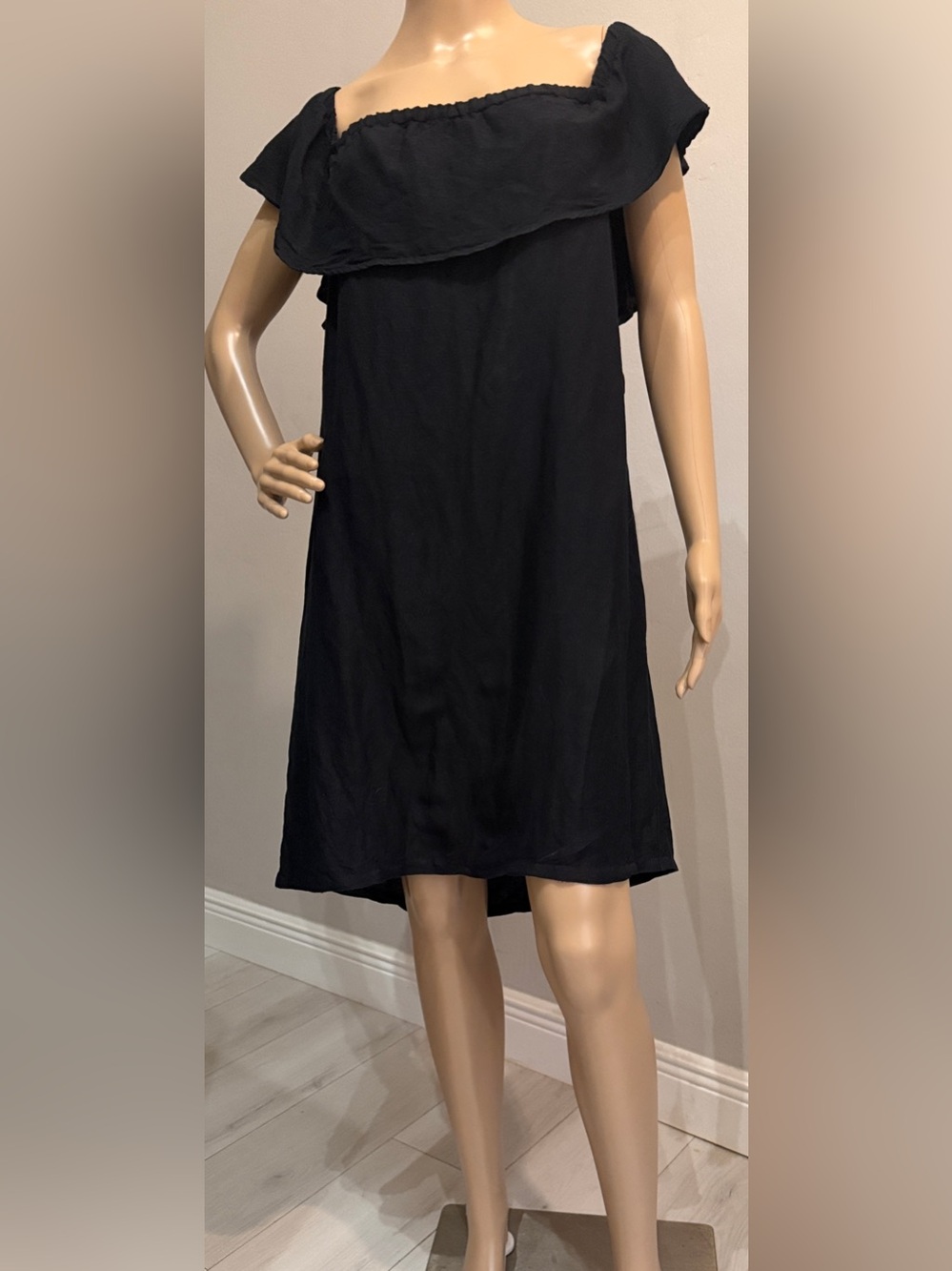 Tommy Bahama Black 100% Linen Off Shoulder Ruffle Dress M Resort Beach Vacation